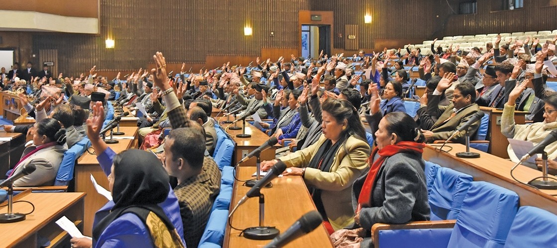 house-session-starts-with-deputy-on-chair